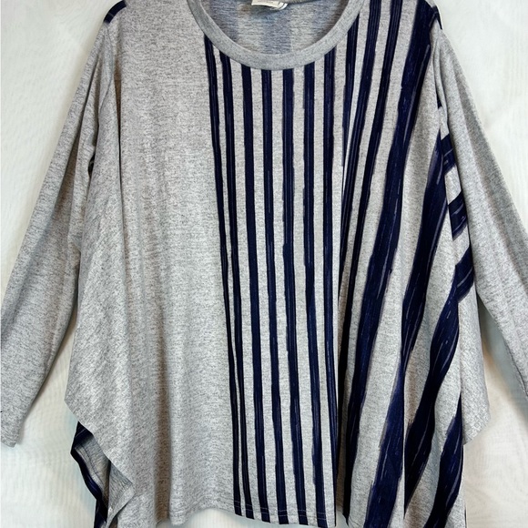 NEW Suzanne Betro Navy & Heather Gray Stripe Crew Neck Cape Style Tunic Top - Picture 3 of 8